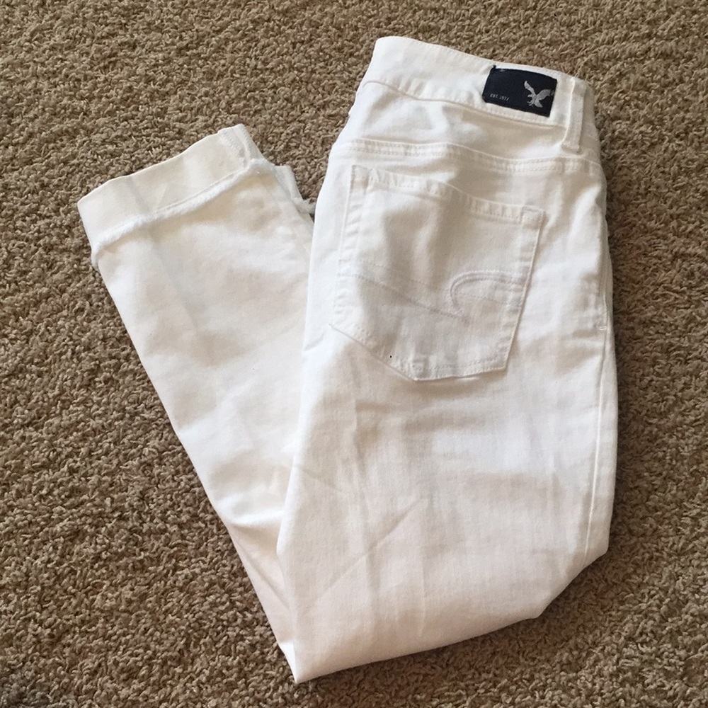 Like New! American Eagle Cropped White Jeans